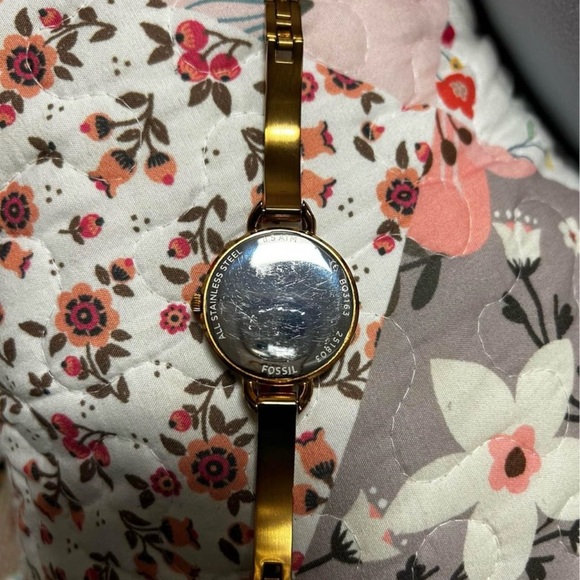 Women’s fossil watch - Picture 2 of 3
